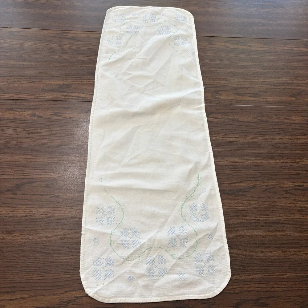 Vintage Ivory Cross Stitch Floral Table Runner Dresser Scarf 11x32 Blue Green